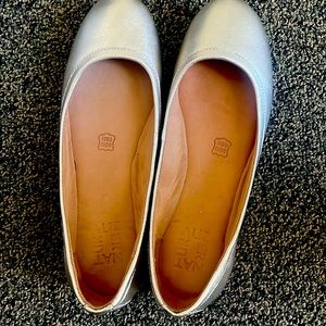 Naturalizer flats size 7W Golden color